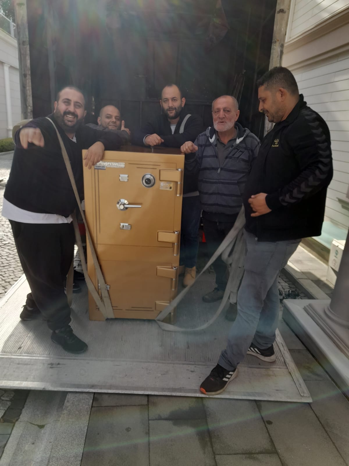 çelik para kasası taşıma