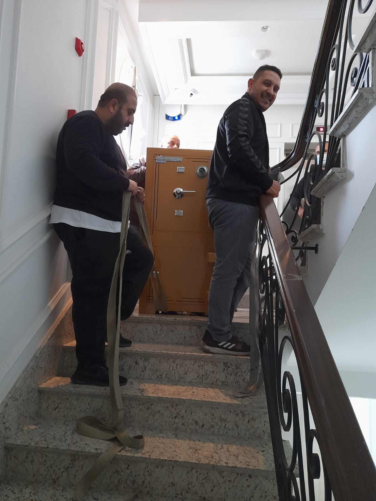 çelik para kasası taşıma