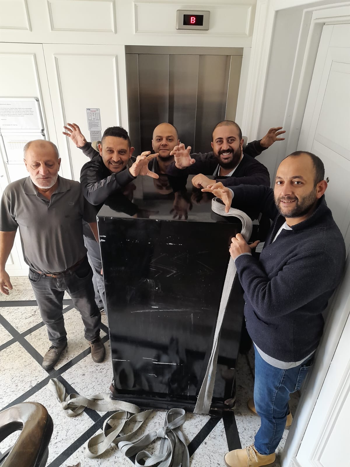 çelik para kasası taşıma